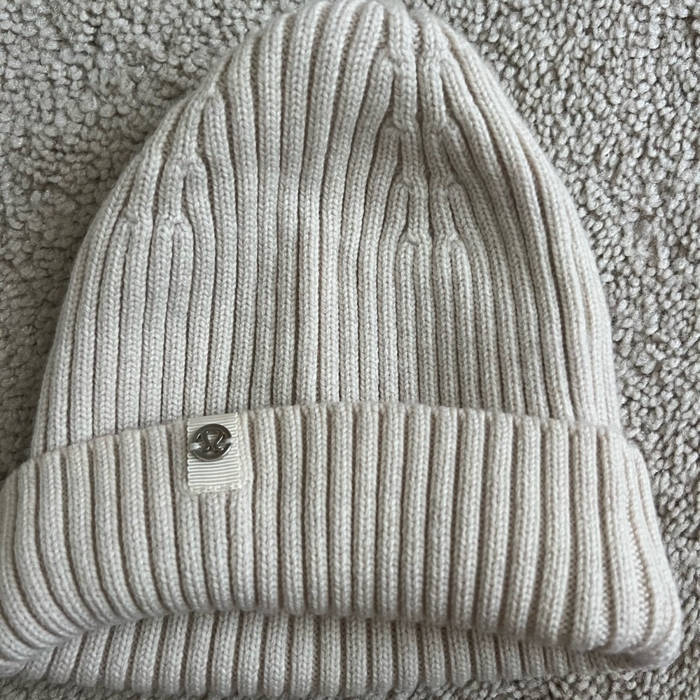 Never worn lulu lemon winter hat